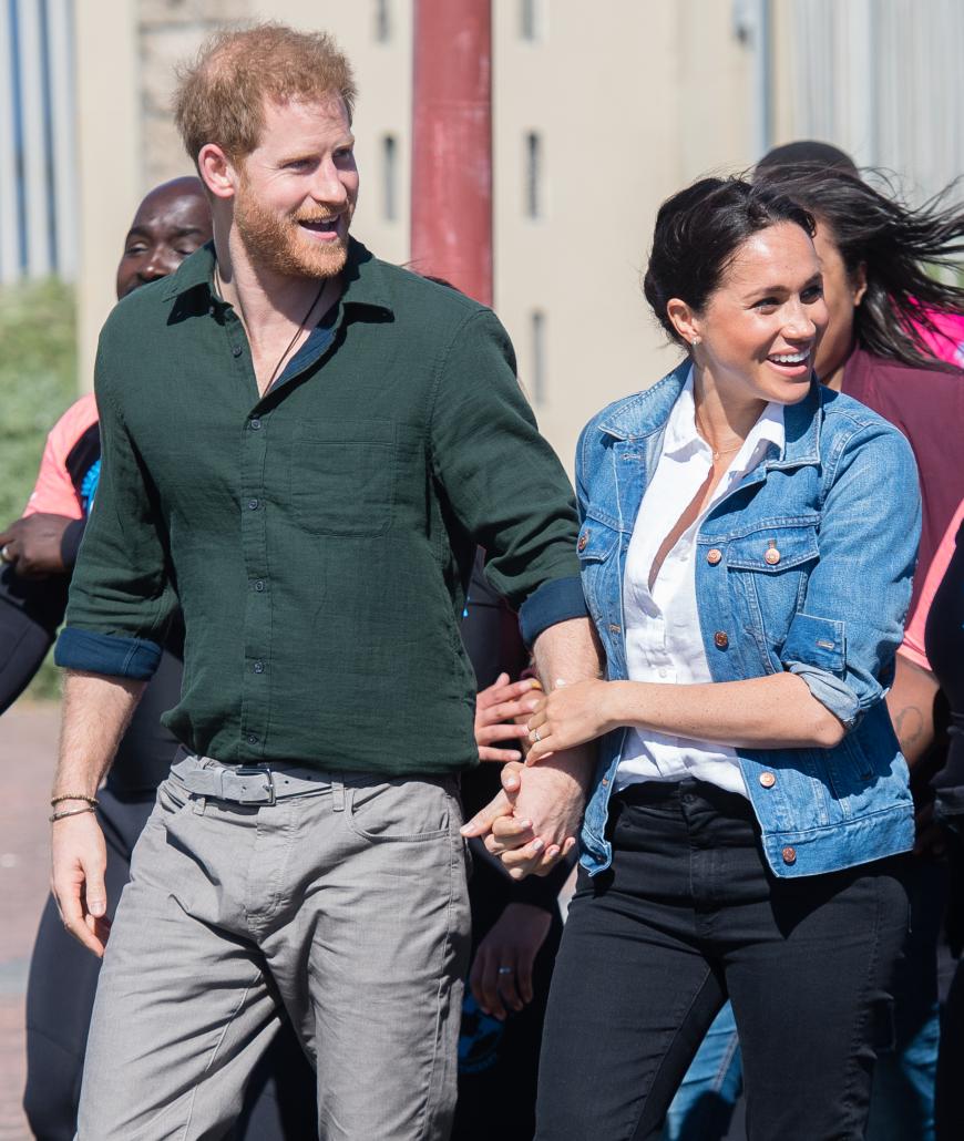Begonnen hatte der Tag mit einem lässigen Denim-Outfit, das Meghan aus früheren Looks recyclet hatte. Zum Besuch am
