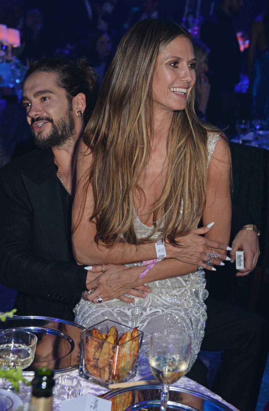 So happy: Heidi Klum sitzt bei den Filmfestspielen von Cannes auf dem Schoß von Tom Kaulitz.