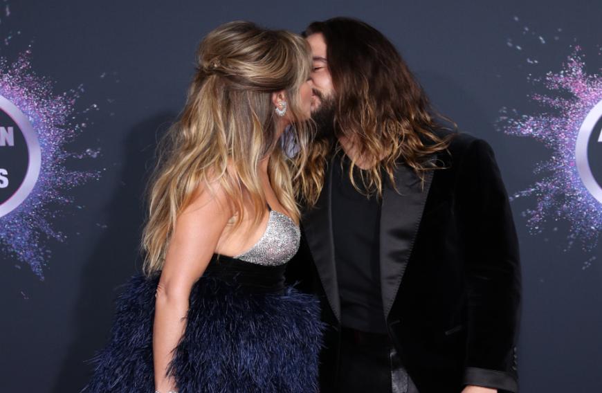 Bei den American Music Awards 2019 konnten die Lovebirds kaum die Finger voneinander lassen!