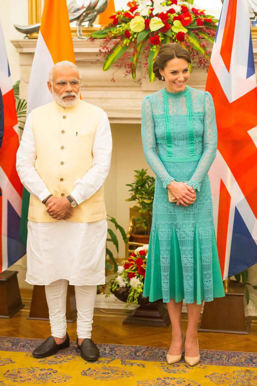 An Tag 3 trägt sie beim Treffen mit dem indischen Premierminister Naranda Mod in Neu Delhi ein mintgrünes Spitzenkleid.