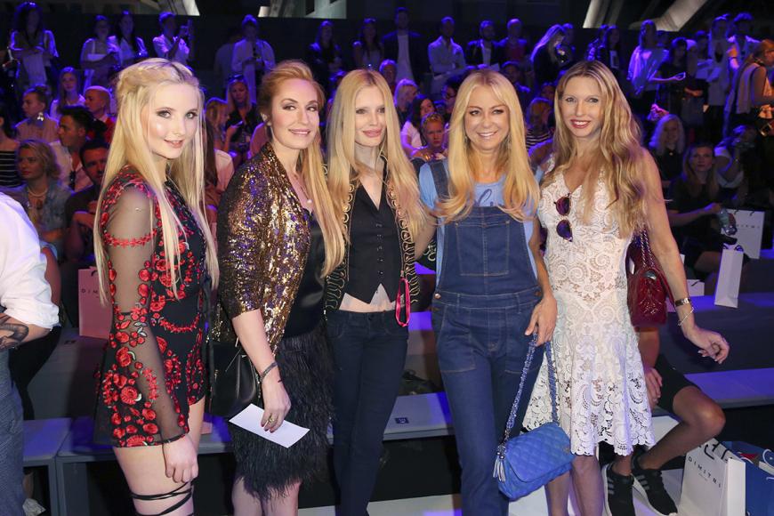 Fünf Blondinen auf der Fashion Week: Anna Hiltrop, Elna-Margret Prinzessin zu Bentheim und Steinfurt, Mirja du Mont, Jenny Elvers und Sabine Piller (von links) bei der Dimitri Fashion Show