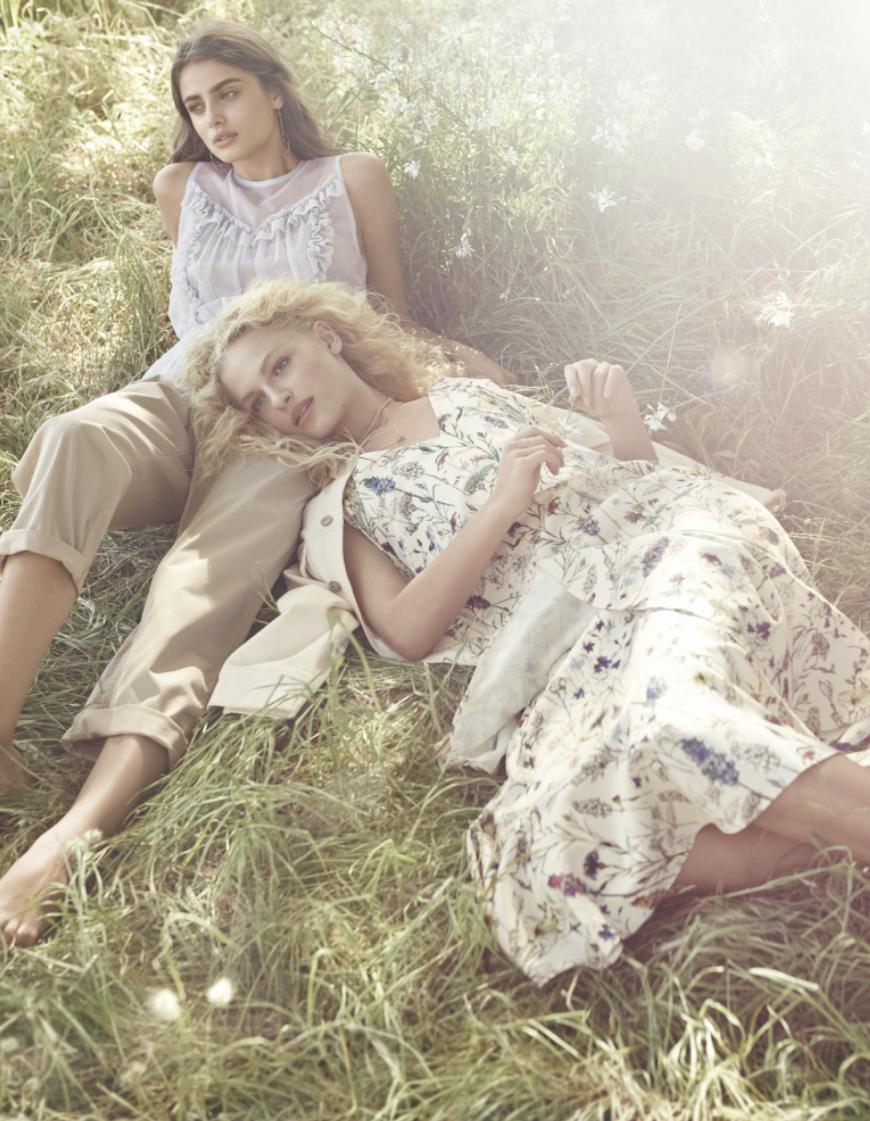 Auf diesem wunderschönen Bild mit Taylor Hill und Frederikke Sofie können wir die Frühjahrsluft regelrecht riechen...