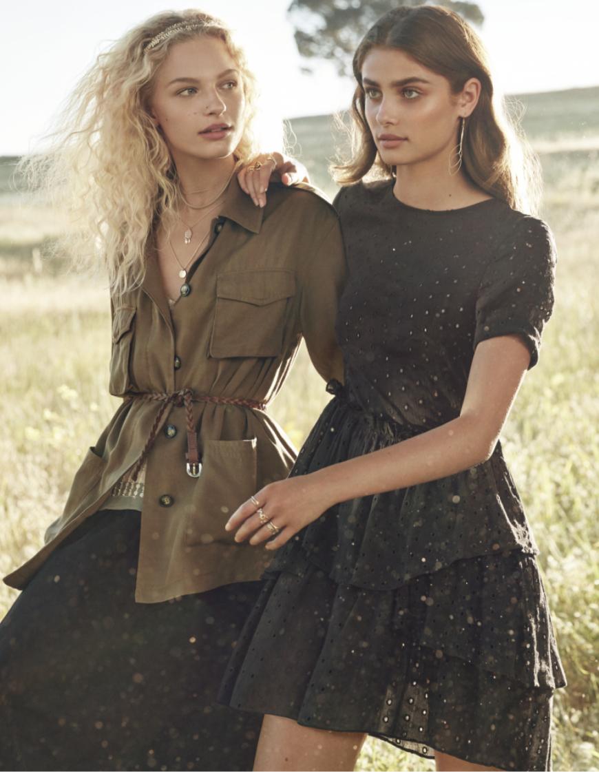 Taylor Hill und Frederikke Sofie könnten die neue Kollektion nicht besser vorstellen, soooo romantisch.