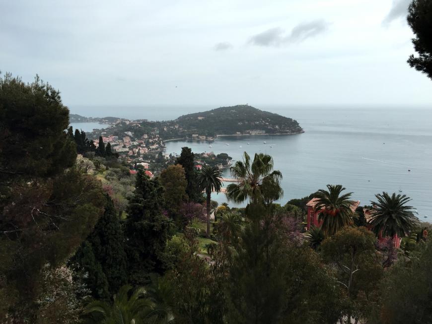 Die Küste zwischen Nizza und Monaco ist einfach ein Traum. Bei strahlendem Sonnenschein ist das Wasser wunderschön türkisblau, wie der Name auch verspricht! Auch hier gilt: Wagen ausleihen und so viel wie möglich von dieser wunderschönen Landschaft sehen!