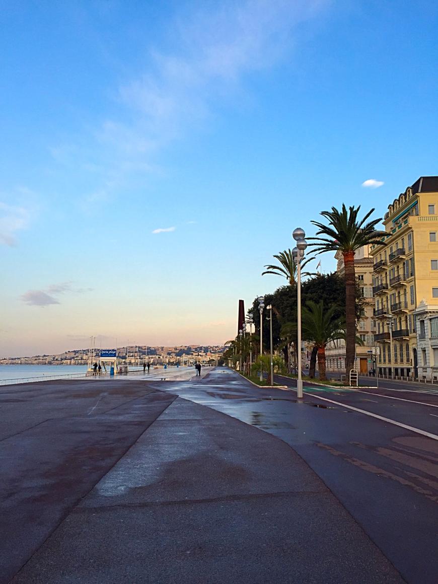 Die Strand-Promenade des Anglais in Nizza hat sich super fürs Joggen geeignet!