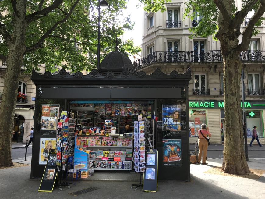 Zeitungen kaufen? In Paris macht man das mit Stil!