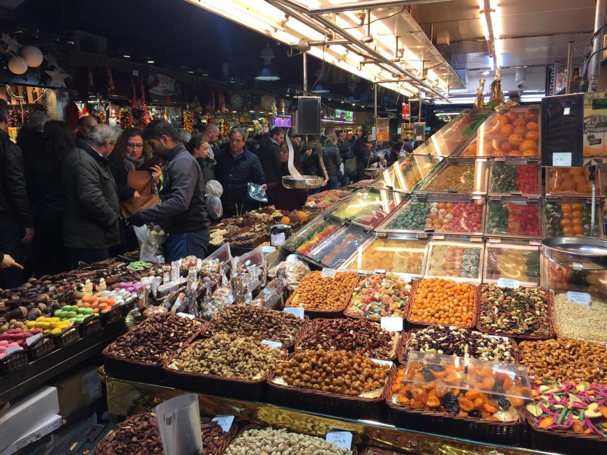 Was das Herz begehrt: Foodhalle im Mercado de la Bouqueria
