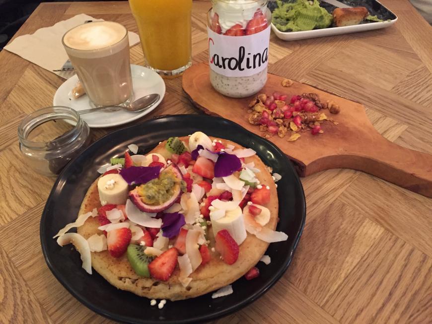 Persönliches Luxus-Breakfast im Brunch and Cake: Hatte einen Chiapudding und diese Ricotta Pancakes waren wirklich hammmmermäßig!