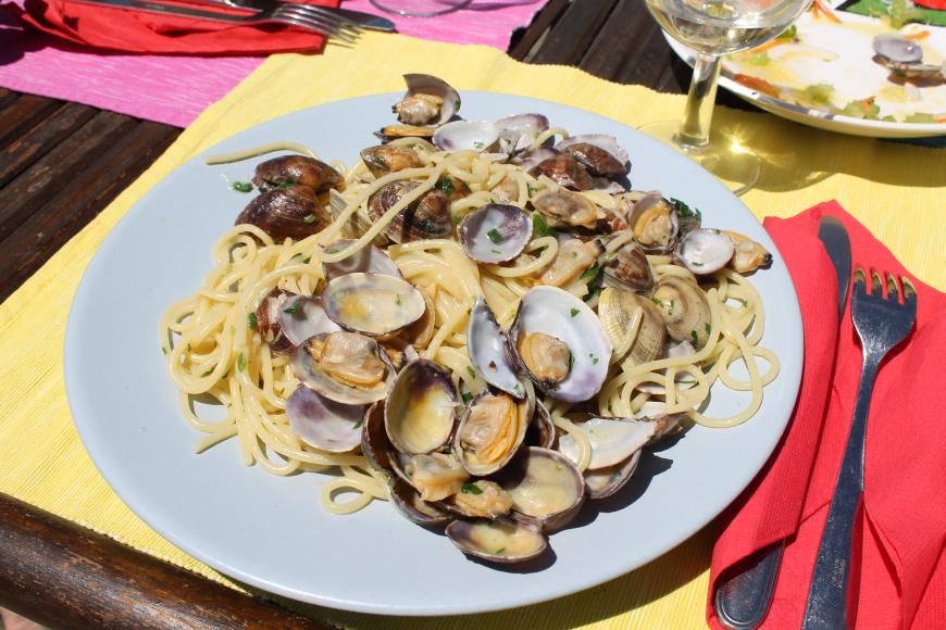 Die Pasta oder auch das Risotto (das Beste, das ich je gegessen hab) vom Koch Manfredo am Point Break ist zum Niederknien! Seine Gerichte mit dieser Sicht aufs Meer mit Sand unter den Füßen zu genießen, ist einfach unbezahlbar!