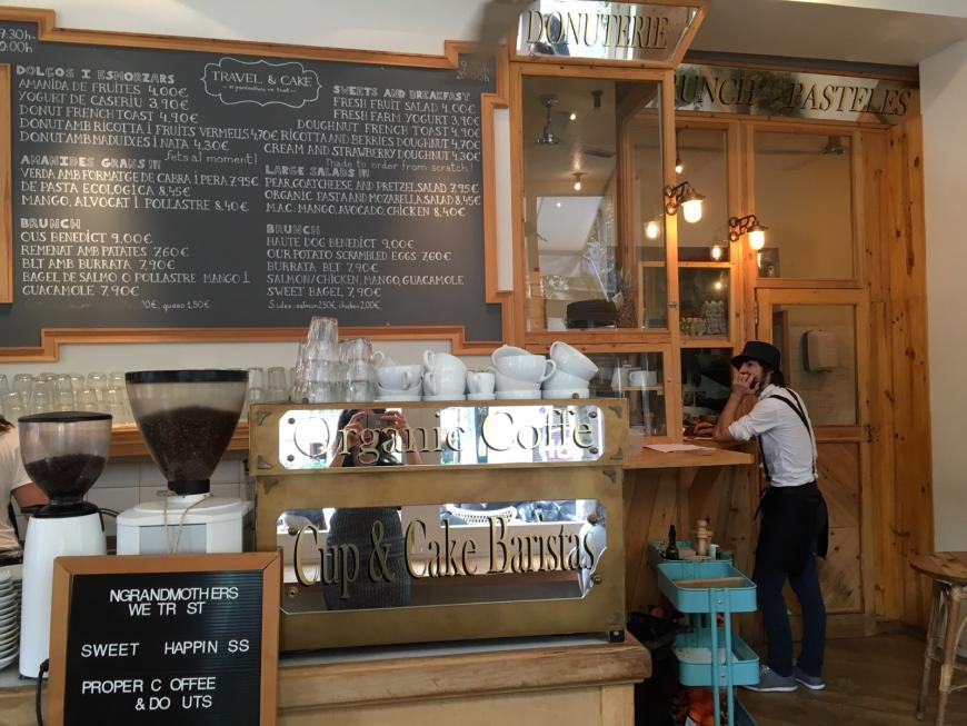Hier gibt es übrigens auch sehr leckere Cupcakes und guten Kaffee.