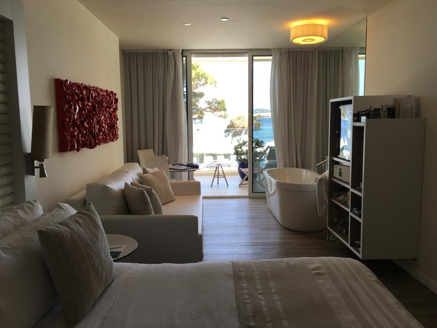Mein Zimmer im ME Ibiza war der absolute Oberhammer! Diese Badewanne würde ich glatt bei mir Zuhause einbauen lassen.