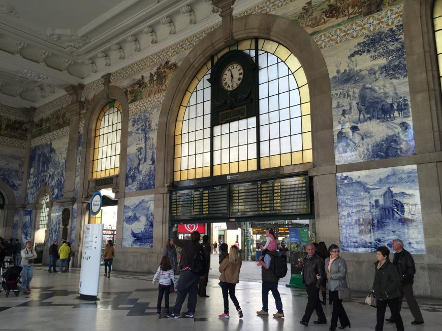 Porto São Bento ist wohl die schönste Bahnstation der Welt!