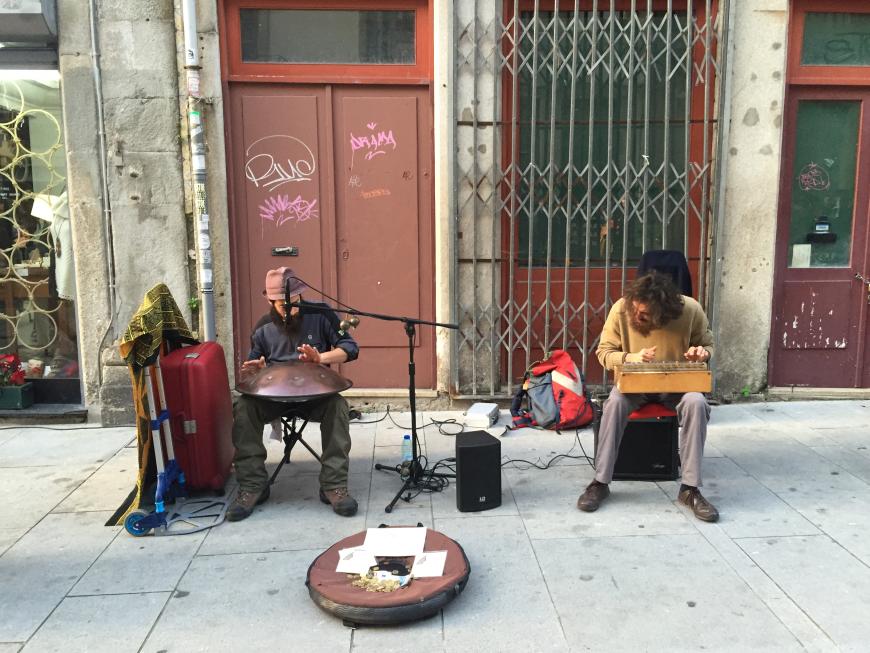 Durch die Straßenmusik in Porto bekommt die Stadt noch extra Flair!