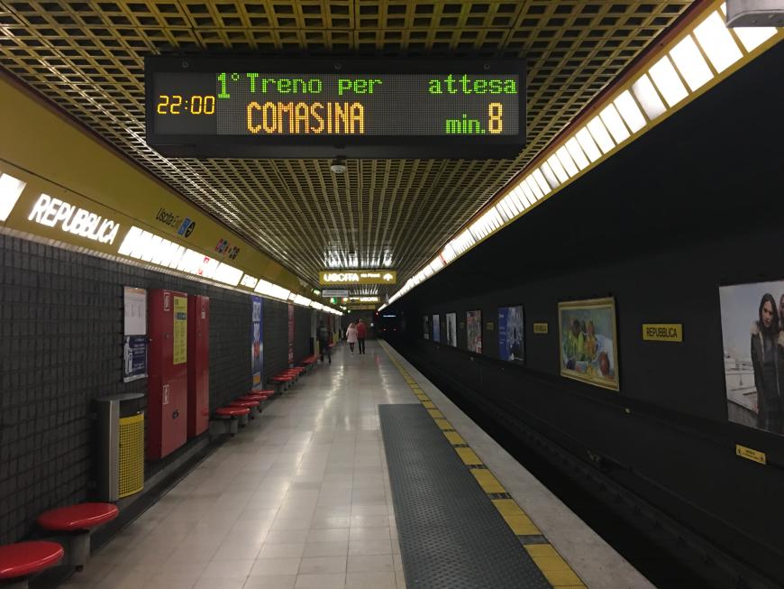 Eigentlich bin ich ja gern zu Fuß unterwegs, weil es aber leider geregnet hat und wir nicht viel Zeit hatten, mussten wir öfter mal in die Bahn springen. Eine Fahrt kostet pro Person ca. 1,30 Euro.