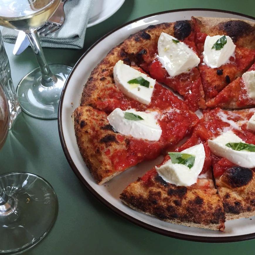 WIRKLICH eine der besten Pizzen in Mailand! Sie war so unfassbar lecker, dass ich sie am Sonntag gleich nochmal essen musste! Ihr findet sie in der Pizzeria Berberé! www.berberepizza.it