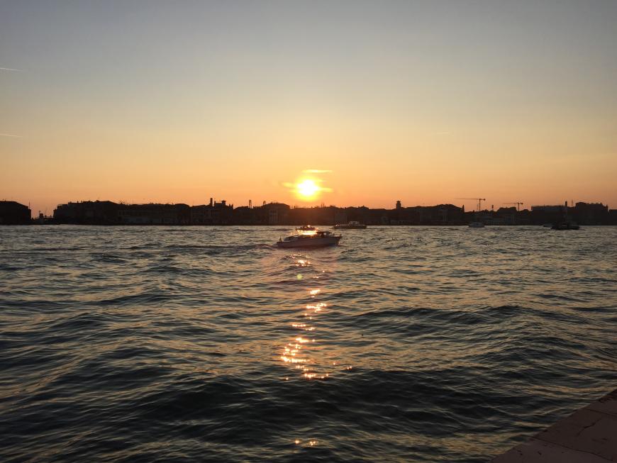 Sonnenuntergang ist ein MUSS in Venedig.
