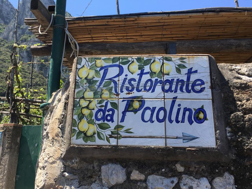 Es ist zwar schwer zu finden, da es ziemlich versteckt liegt, aber das unglaublich tolle Restaurant da Paolino müsst ihr ausprobieren!