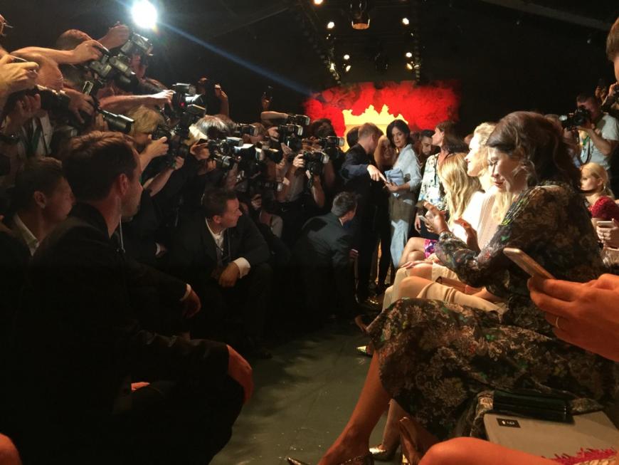 Totaler Alarm bei Marc Cain: Die großen Stars kommen zu spät. So warten Jessica Schwarz, Nora von Waldstetten und Co. zehn Minuten auf Eva Herzigowa und auf Elle Macpherson sogar fast zwanzig!