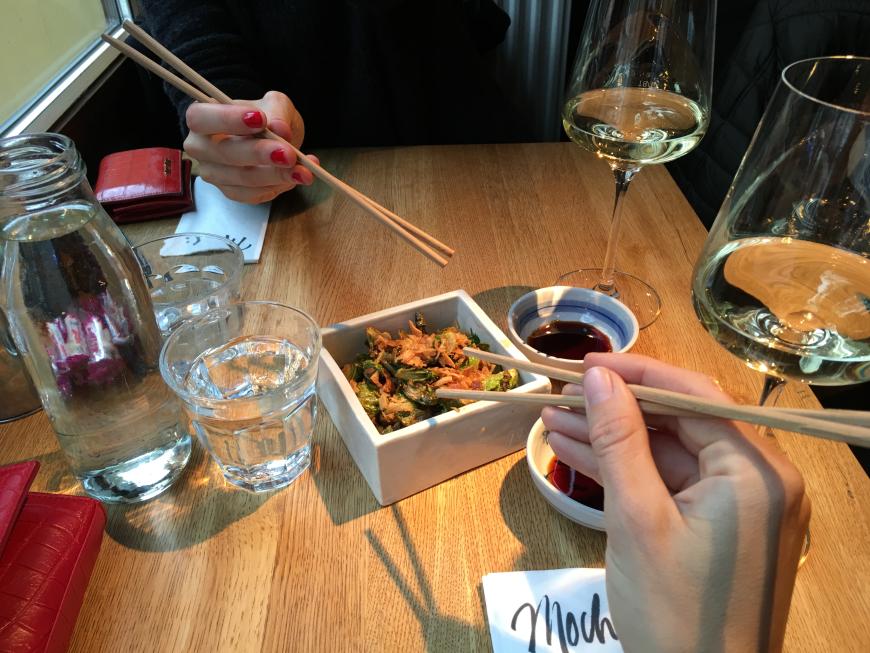 Im Mochi hatten wir als Vorspeise irgendwas mit Rosenkohl..nur die schaffen es, Rosenkohl zum Sterben lecker zu machen.