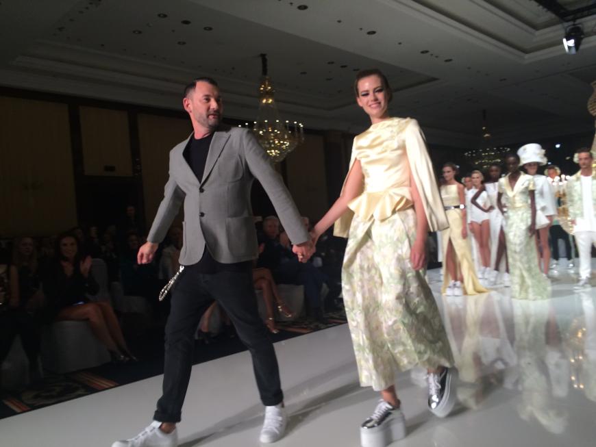 Seine erste Couture Show - mit wirklich tragbarer Coutoure - und das exklusive Setting kam super an.