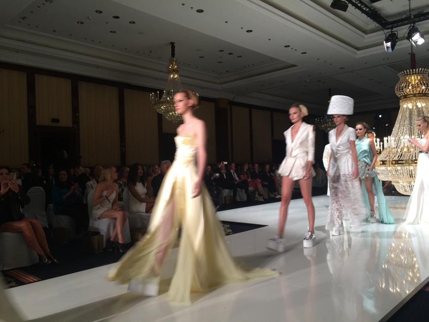 Rund 350 geladene Gäste durften die Show im Ritz Carlton bestaunen.