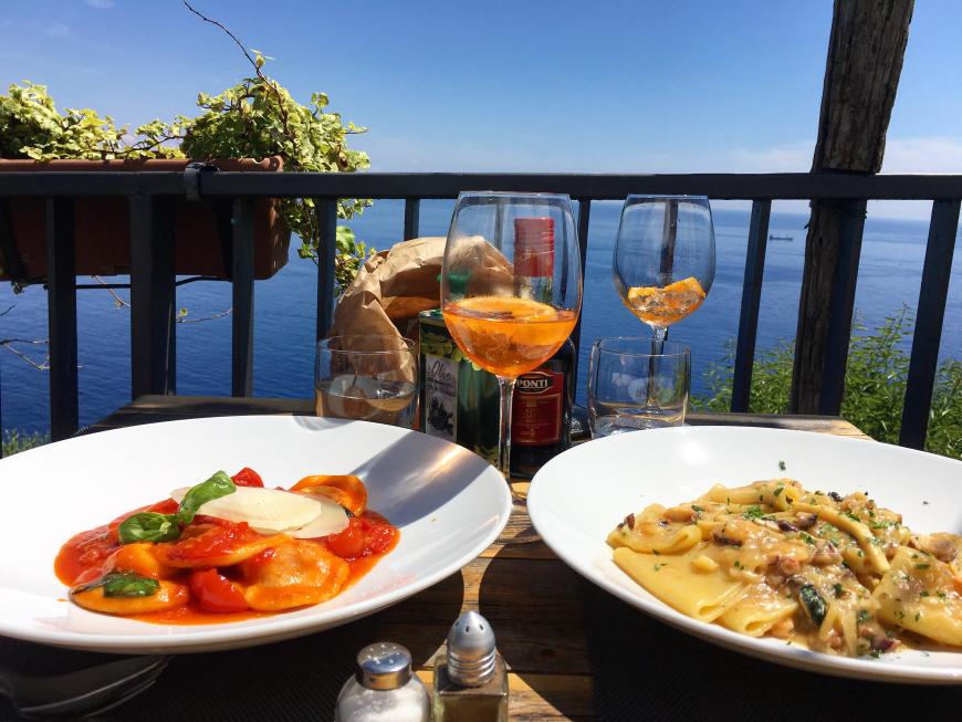 Buon appetito! Auch das Lunchen sollte man bei dieser Sicht genießen. Absolut empfehlen kann ich das Restaurant „Kasai