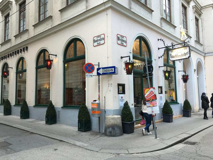 Achtet mal auf die Straßenschilder in Wien! Sooo süüüüsssss!