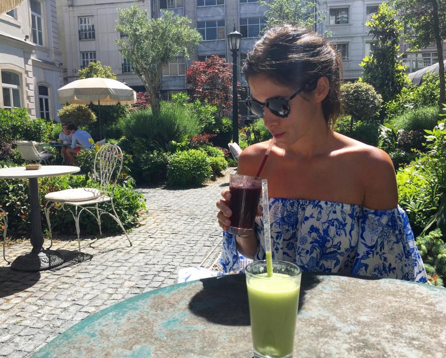 Als Stärkung für Zwischendurch musste ein Smoothie her! Den hatte ich im Restaurant Cecconis vom Soho Hotel! Die hatten einen wunderschönen Aussenbereich! www.cecconisistanbul.com