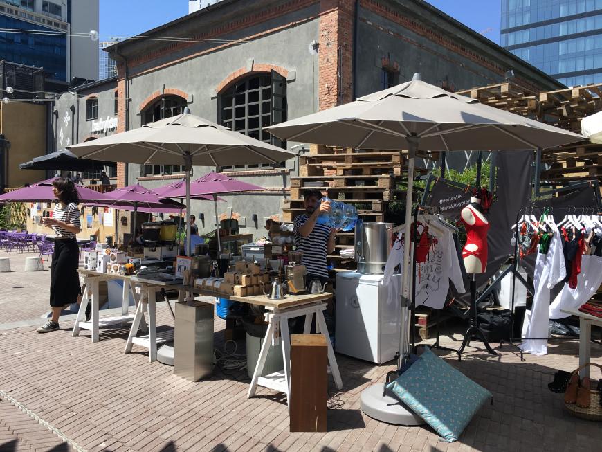 Souq Karaköy hatte vorher eine andere Location, jetzt findet ihr den coolen Markt in Bomontiada! Wirklich süßen Kleinkram und Klamotten findet man hier! Ich habe mir ein handgearbeitetes Strandtuch gekauft!