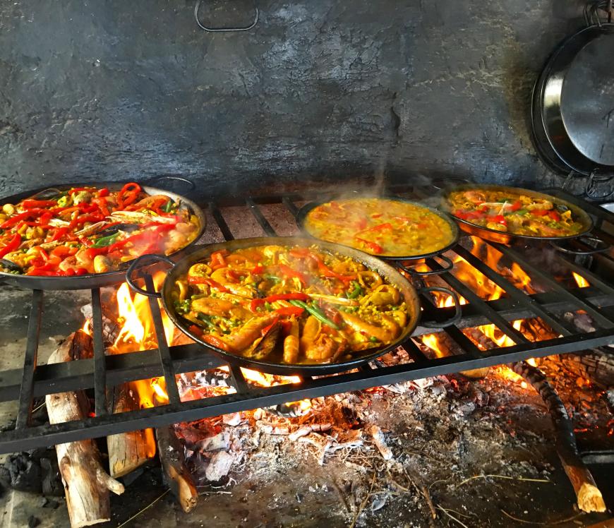 Das Sa Foradada gibt es schon seit 40 Jahren. Die Paella wird dort auf offenem Feuer gekocht. Tipp: Lieber reservieren, sonst kann es sein, dass ihr den anstrengenden Weg umsonst geht. http://www.saforadada.com/ingles.html