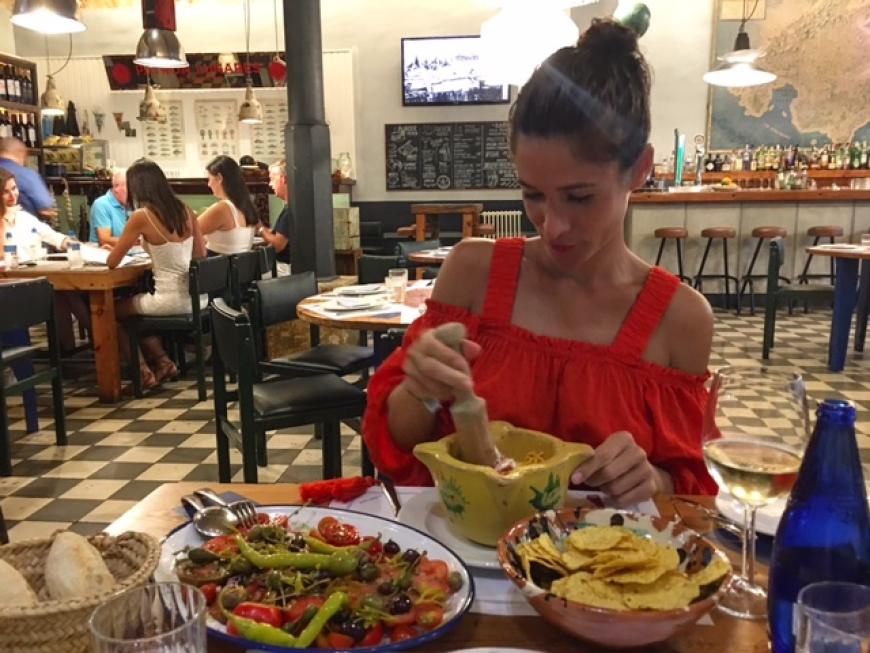 Yummy, war das lecker! Unbedingt ins Restaurant Patron Lunares gehen! Ganz besonders lecker fand ich den Tomaten-Salat und den Avocado-Dip! http://www.patronlunares.com