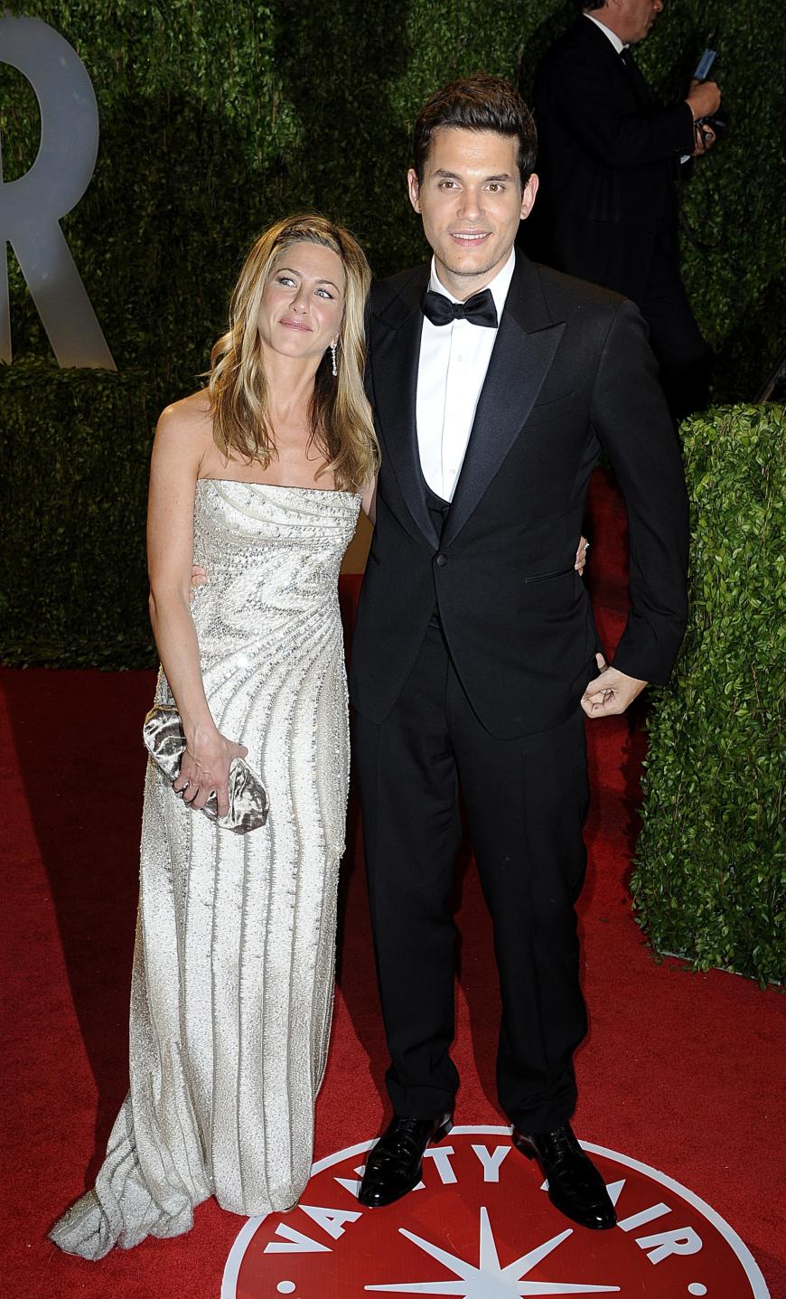 Jennifer Aniston und John Mayer (2008 - 2009)
Im Frühjahr 2008 wurde Jens Hang zu Bad Boys wieder mal offenkundig - personifiziert durch Promi-Casanova John Mayer. Der dunkelhaarige Schmusesänger (