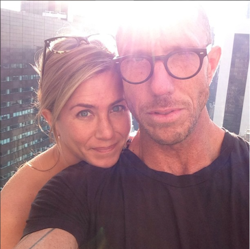 Jennifer Aniston beweist: Eigentlich braucht sie gar kein Make-up! Auch im natürlichen Look ist sie eine Schönheit.