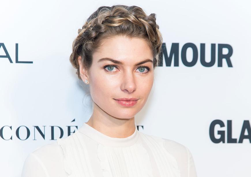 Von wegen Gretel: Model Jessica Hart zeigt, wie sexy geflochtener Haarkranz sein kann.
