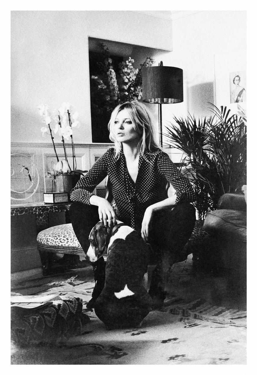 Zum 40-jährigen Jubiläum der Marke haben sich Kate Moss und Equipment zusammengetan.