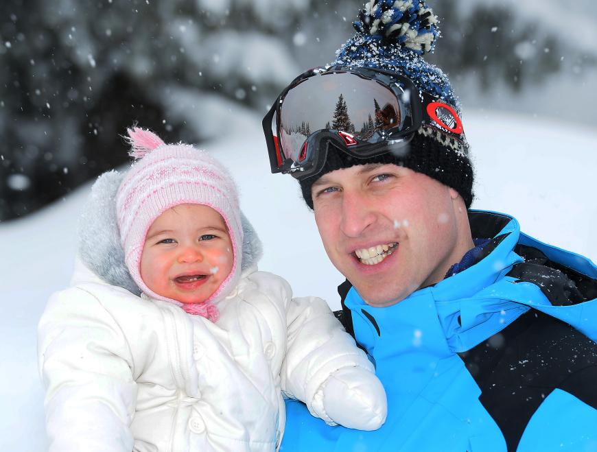 Awww! Prinzessin Charlotte ist hier 10 Monate alt - und hat schon die ersten Zähne.