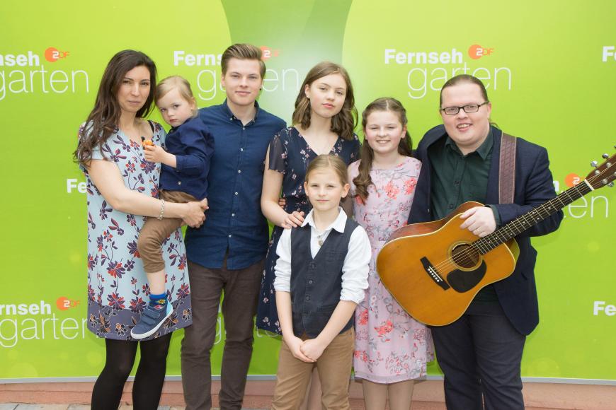 Doppelbelastung: Mit Ehefrau Kira und den fünf Kindern steht Angelo Kelly zusätzlichauf der Bühne.