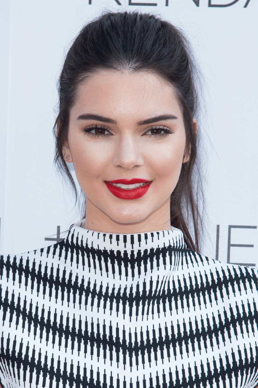 Kendall Jenner, 19, kann auch lächeln! - Sieht super aus! Warum nicht öfter?
