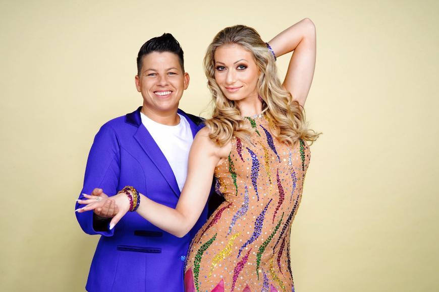 Kerstin Ott und ihre Tanzpartnerin Regina Luca
Die Schlagersängerin musste die Tanzshow in der fünften Sendung verlassen.