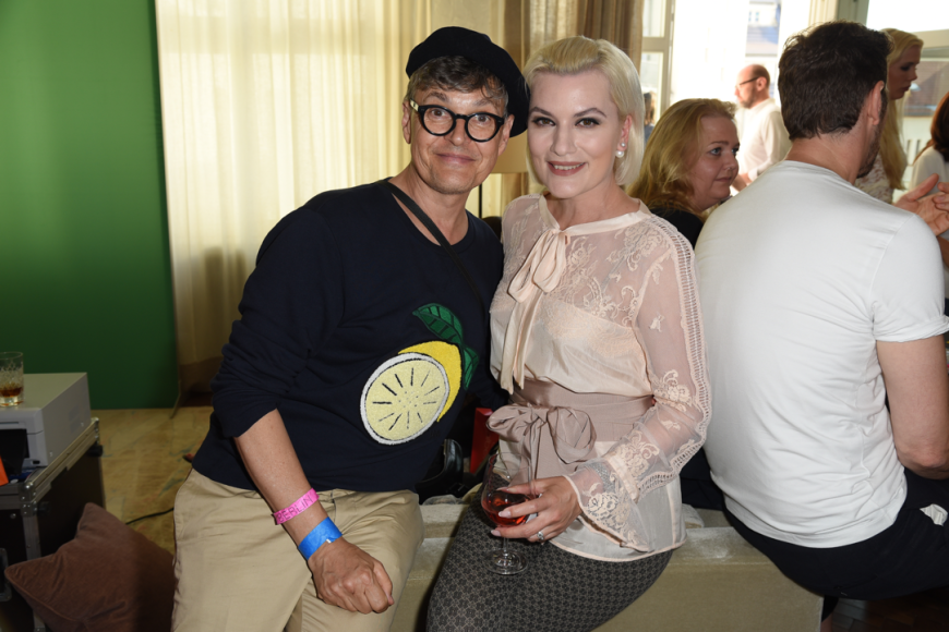 Cheese! Ex-GNTM-Juror Rolfe Scheider amüsierte sich prächtig mit Kriemhild Siegel.