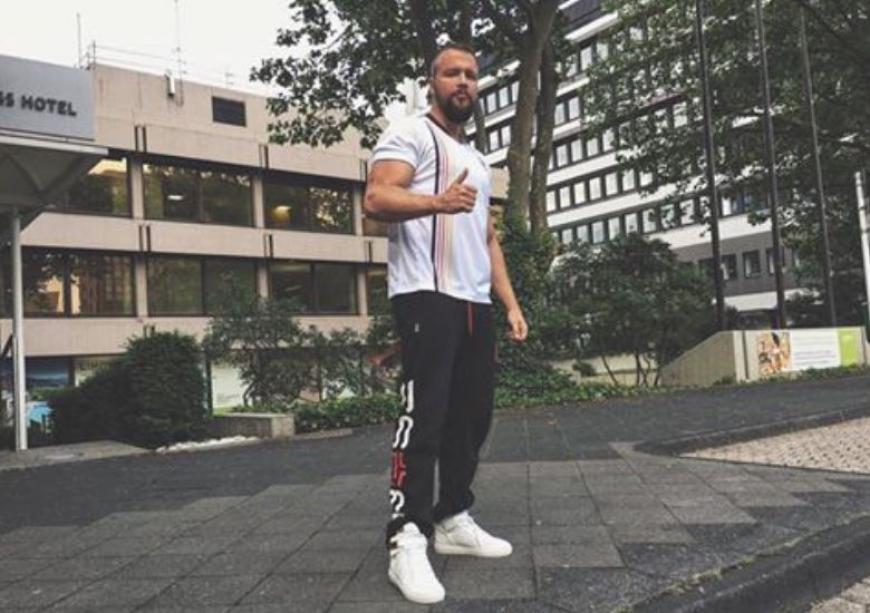 Auch Rapper Kollegah wünscht der deutschen Mannschaft beim zweiten EM-Spiel gegen Polen den sicheren Einzug ins Achtelfinale.