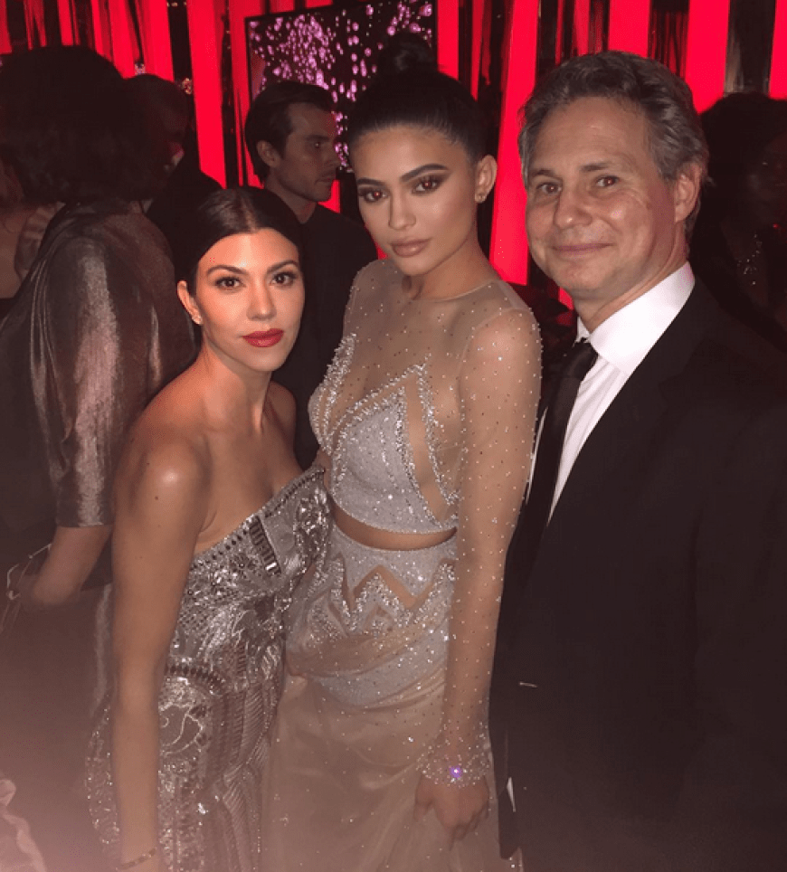 Kourtney Kardashian und Kylie Jenner sorgten für einen sexy Auftritt in heißen Roben.