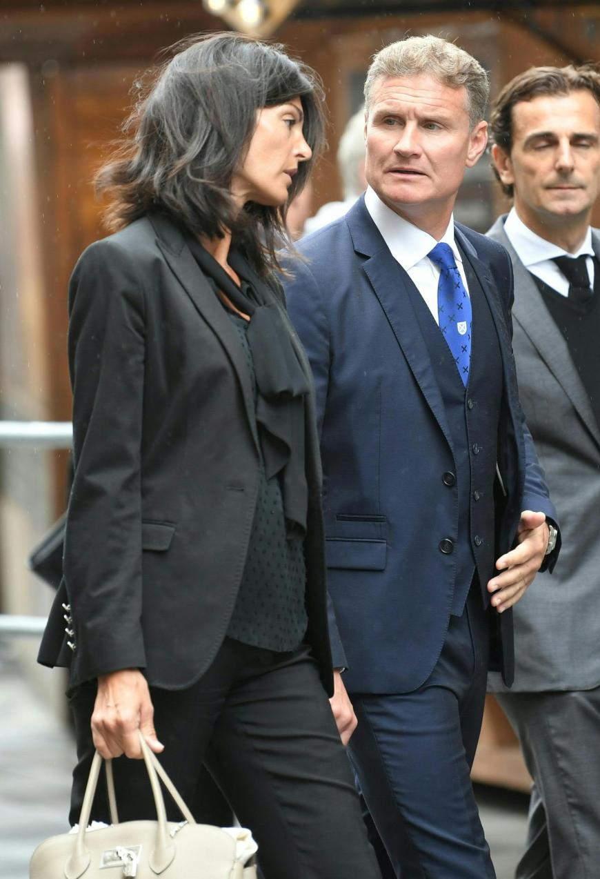 Der ehemalige britische Automobilrennfahrer David Coulthard nahm seine Frau Karen Minier an die Hand, gemeinsam gingen sie in den Stephansdom.
