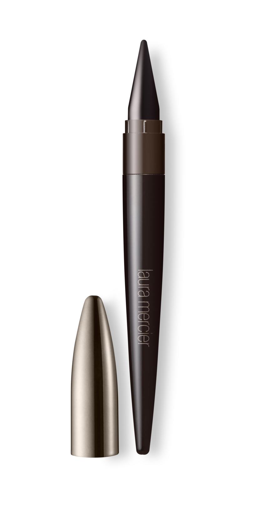 WOW-AUGEN Dezent und trotzdem aussagekräftig sollte das Augen-Make-up beim ersten Date sein. Weniger ist einfach mehr! Für den Lidstrich „Kajal d’Orient“ von Laura Mercier, in „Noir Supreme“, ca. 29 Euro
