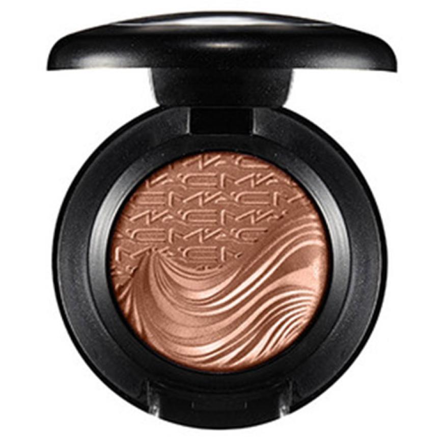 „In Extra Dimension“- Lidschatten von Mac, im Ton „Havana“, ca. 24 Euro