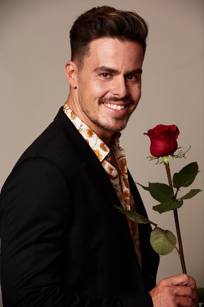 Manuel Dichtl, 38, Facharzt für Orthopädie und Unfallchirurgie aus Frankfurt (Keine Rose in Episode 2). Privater Instagram-Kanal