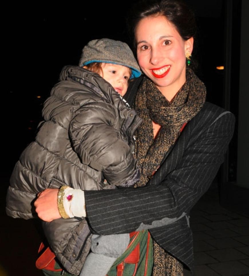 Dirndl-Queen Lola Paltinger mit Sohnemann Lio