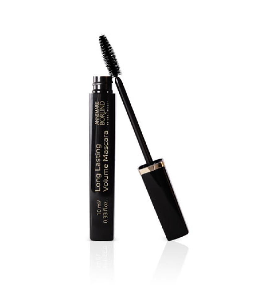 Für das fertige Augen-Make-up fehlt nur noch die Wimperntusche. Dafür eignet sich eine Volumen-Mascara wie diese von Annemarie Börlind.