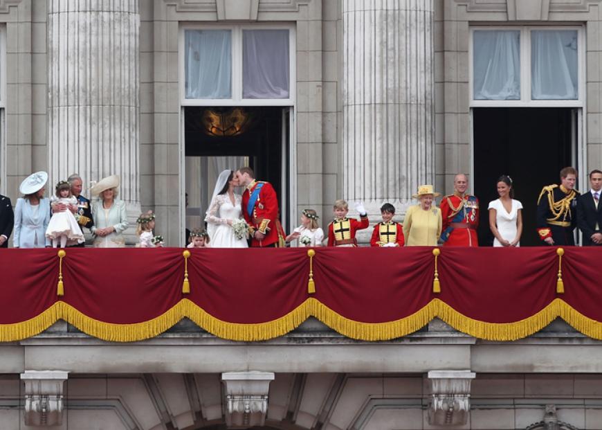 Auch der Rest der Royal Family, sowie die Eltern von Kate lassen sich auf dem Balkon feiern