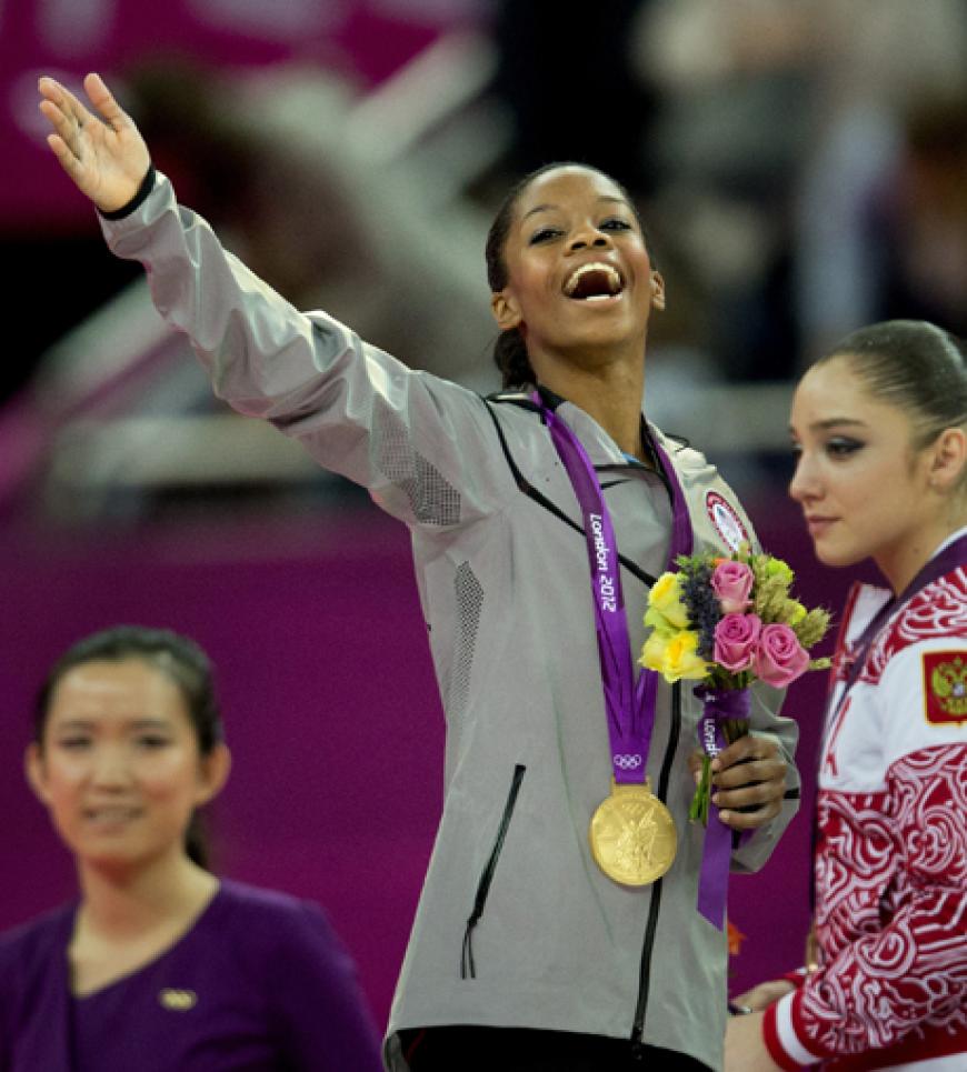 Große Freude bei Gabrielle über olympisches Gold im Einzelmehrkampf und mit der Mannschaft